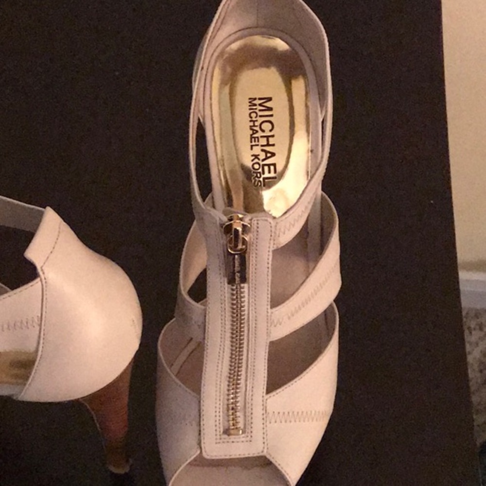 Shoes - Picture 2 of 3